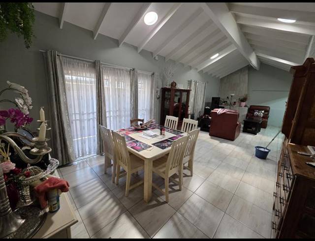 5 BEDROOM HOUSE FOR SALE IN SINOVILLE